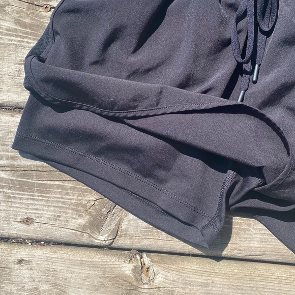 Lorna Jane Running Shorts - Picture 2 of 3